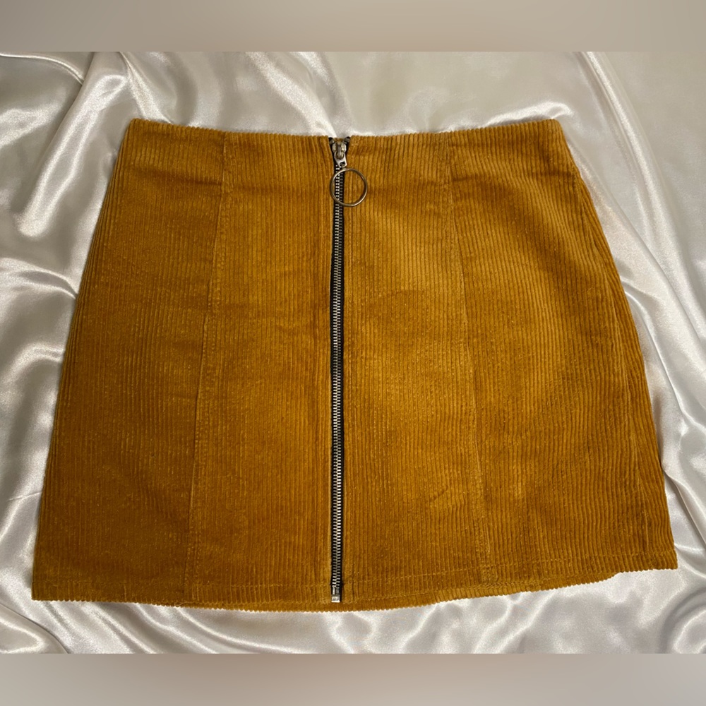 Pencil skirt with front zipper Brand: Chloe & Katie Size: S